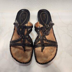 Clarks Artisan Leather Sandals Women's 8.5M Brown Strappy Thong Low Wedge Heel